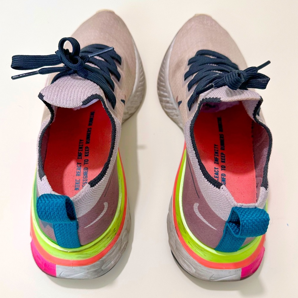 Nike Womens React Flyknit running shoes size 9